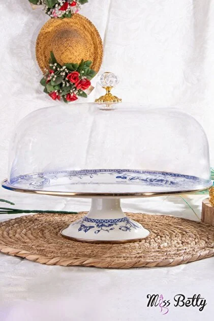 کیک خوری گل آبی میس بتی