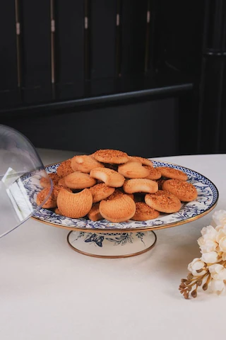 کیک خوری گل آبی میس بتی